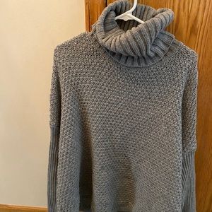 Turtle neck knit sweater